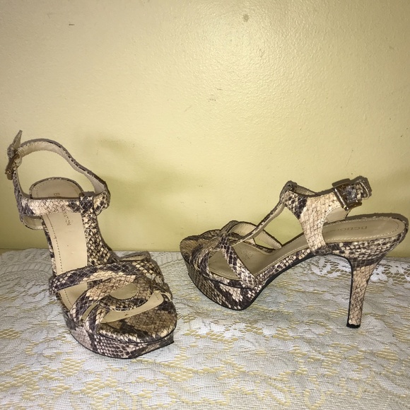 BCBGeneration Tan Brown Reptile Snake T strap Platform Heel Shoes - Picture 3 of 10